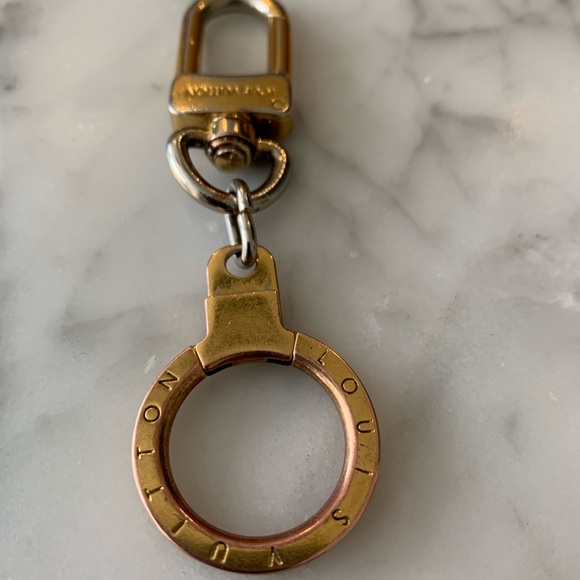 LOUIS VUITTON key holder and strap extender - Picture 3 of 6